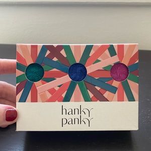 HANKY PANKY 3 pack of low rise thongs, Signature Lace, NEW IN BOX, one size